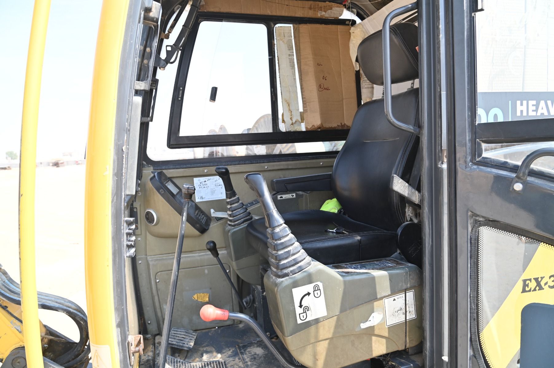 2017 Used Yuchai YC35-8 3 ton Mini Excavator Crawler Excavator Tracked Digger